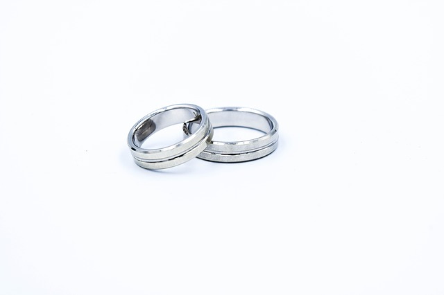 wedding rings 3201379 640